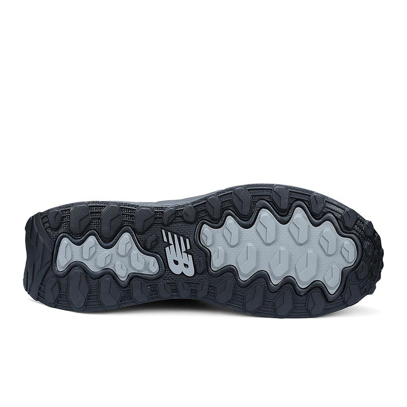 Load image into Gallery viewer, Close-up of the New Balance Fresh Foam Cremorne 2E Safety Shoe outsole, showcasing multi-directional lug pattern and molded NB logo for traction, embodying innovative safety and comfort for industrial work environments.
